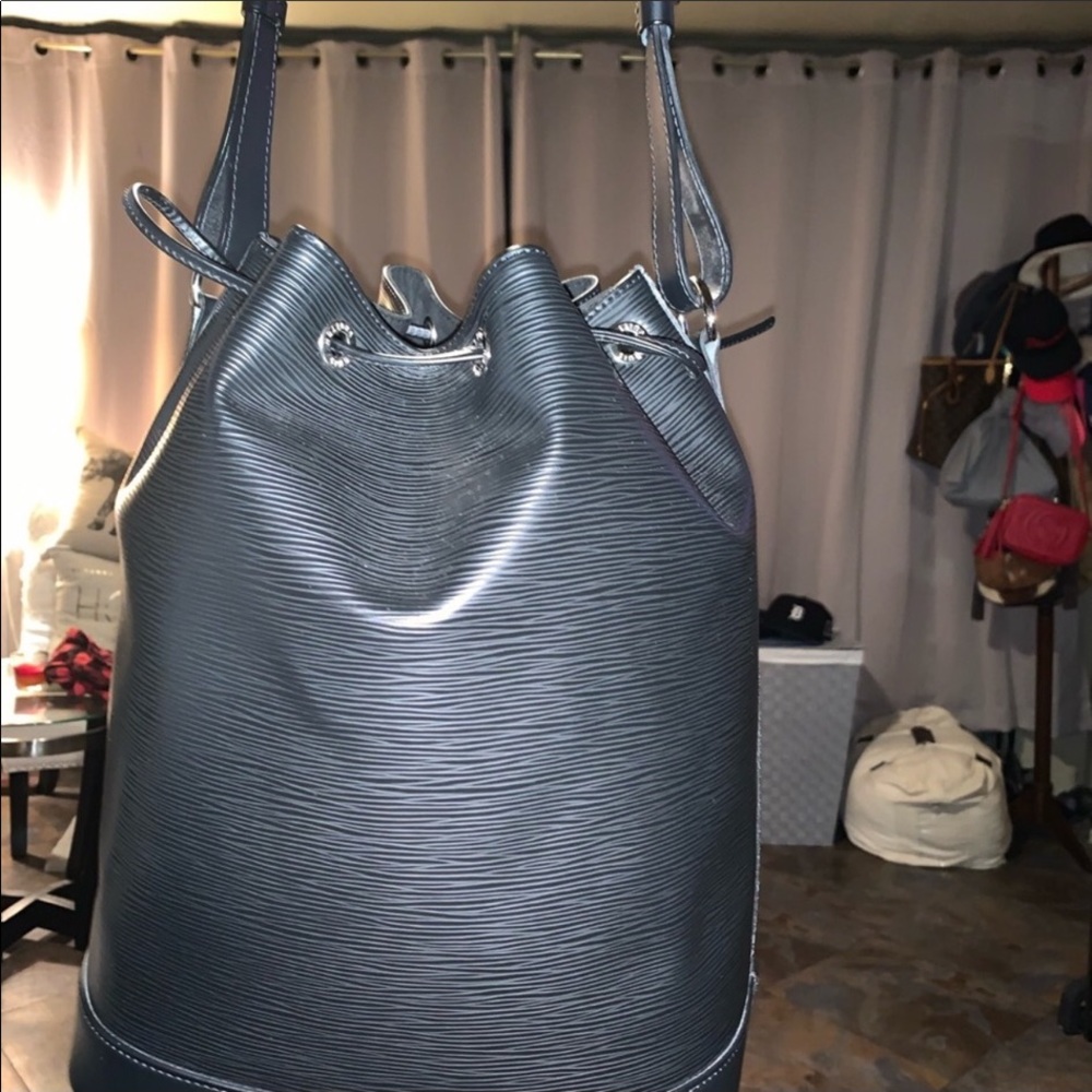 Louis Vuitton epi noe bag